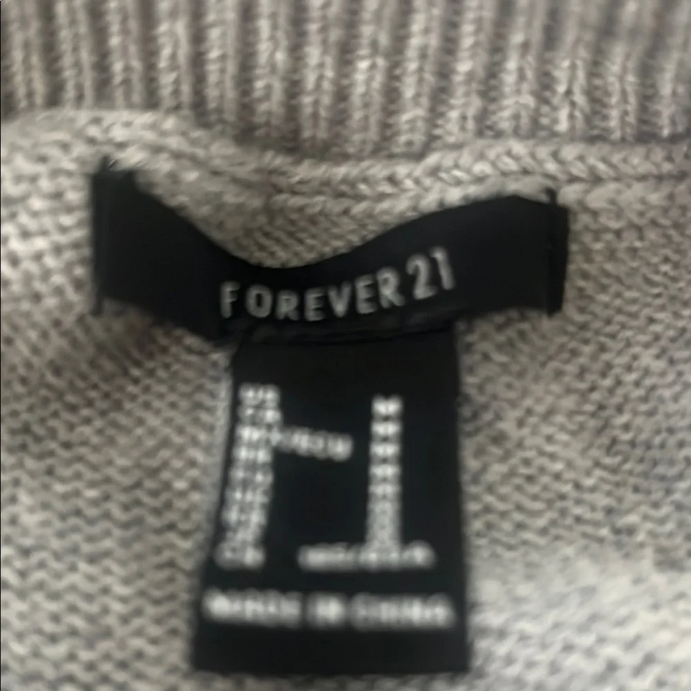 Forever 21 Gray V-Neck Knit Sweater - Picture 2 of 4